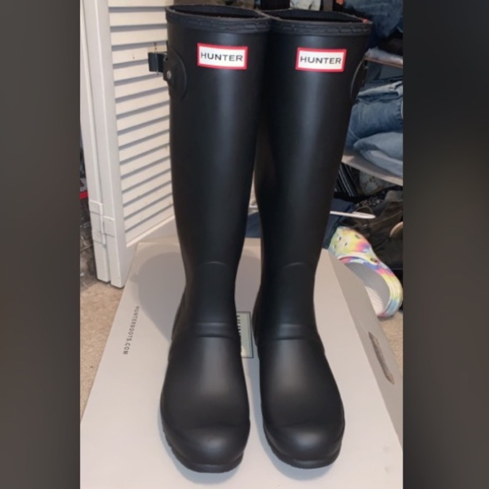 Brand new wide calf Hunter rain boots